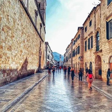 Summer Breeze Old Town دوبروفينك