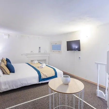 Summer Breeze Old Town Apartment